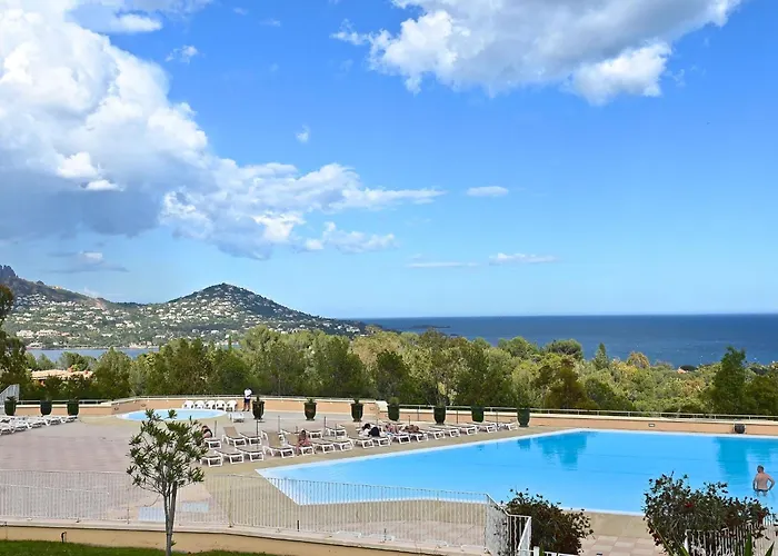 Apartamento Village Cap Esterel - L'esquinade-111 By Interhome *