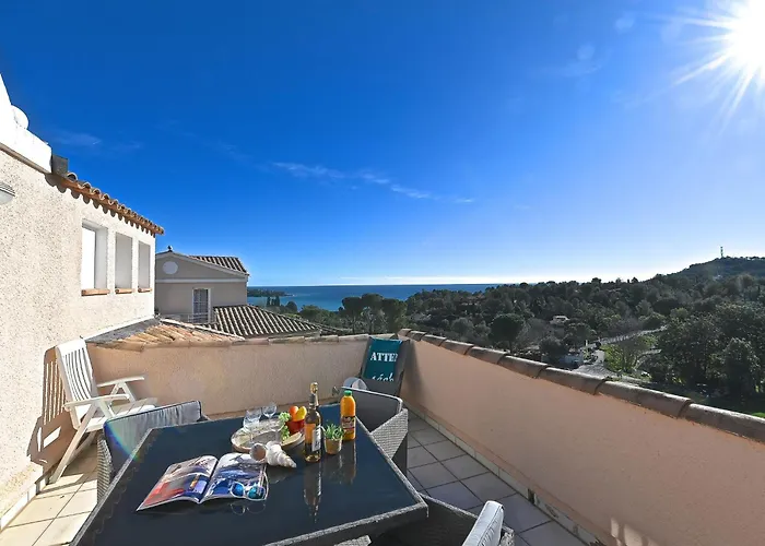 Apartamento Village Cap Esterel - L'esquinade-111 By Interhome